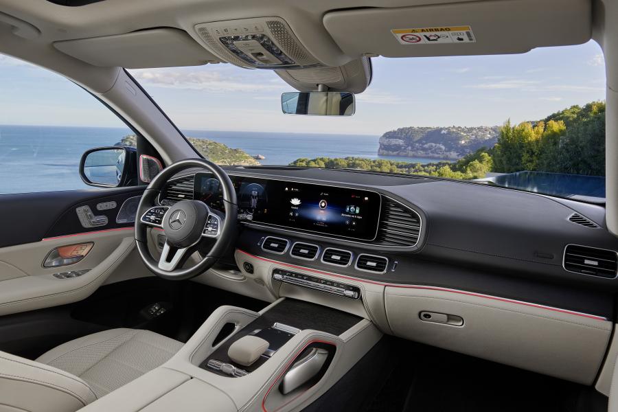 Интерьер Mercedes-Benz GLS580 4Matic (X167) 2019 года  (WW) (фото 16 из 57)